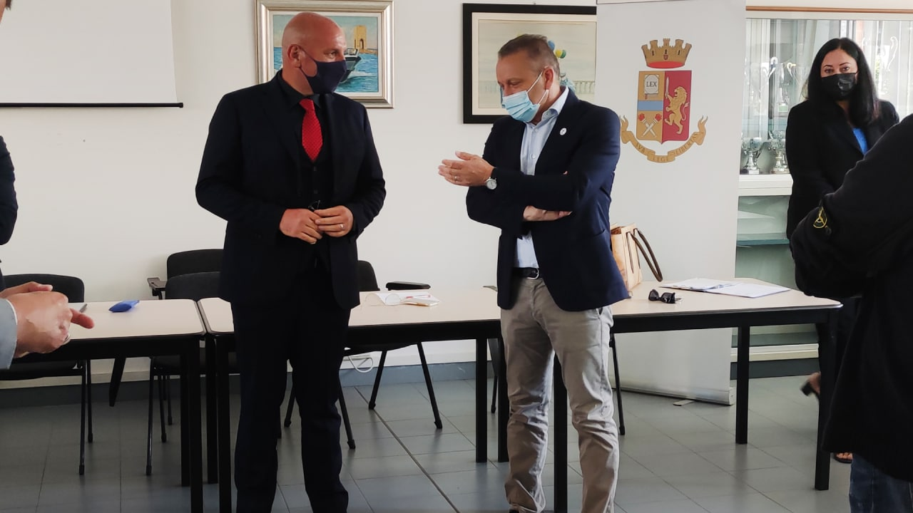 Questore Roberto Massucci (a sinistra) Dott. Stefano Paoloni (a destra)