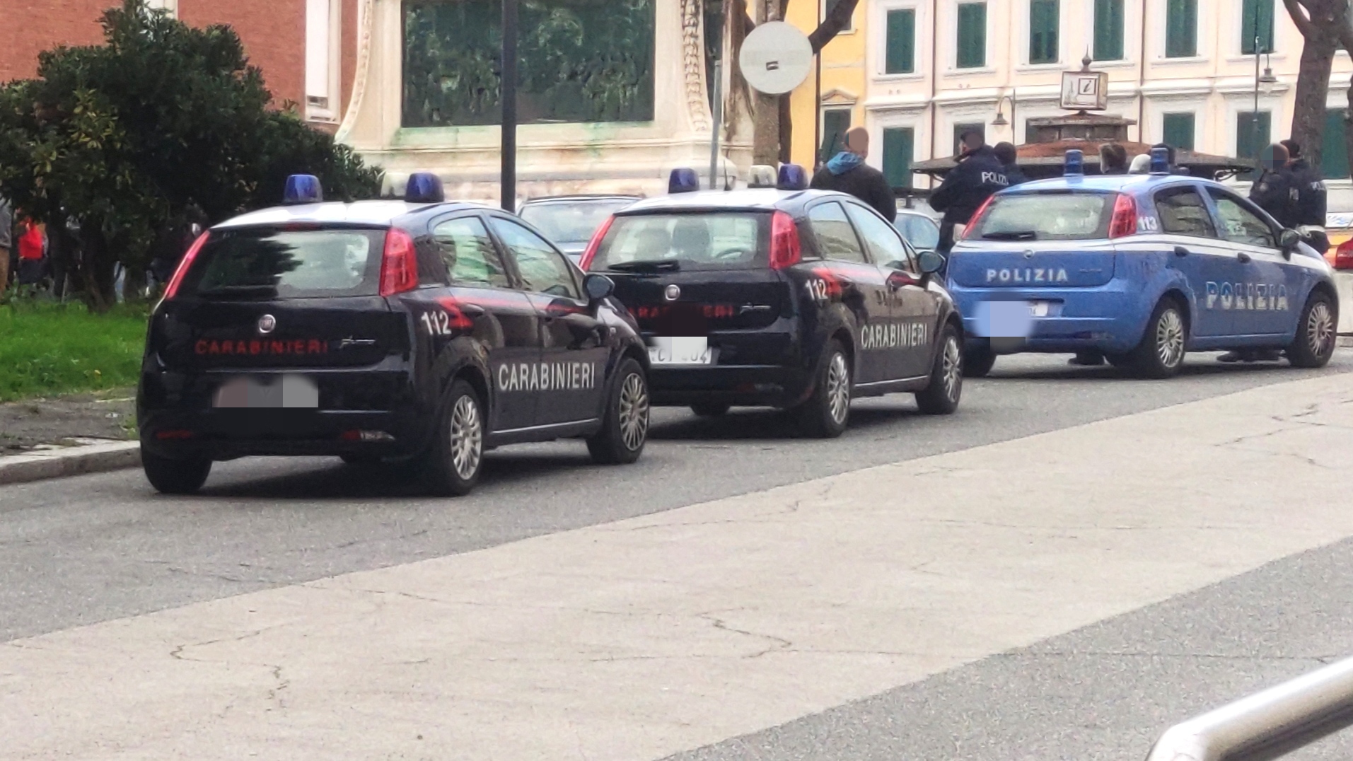 Pattuglie Polizia e Carabinieri
