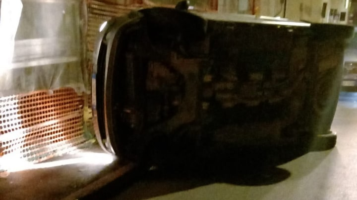 Auto si ribalta in via Mastacchi