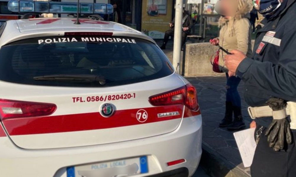 45enne marocchino aggredisce l'autista del bus e si scaglia contro gli agenti, arrestato