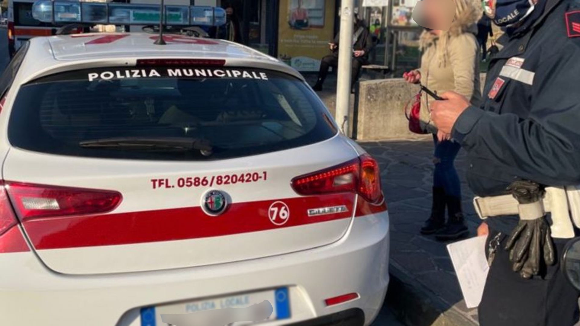 45enne marocchino aggredisce l'autista del bus e si scaglia contro gli agenti, arrestato