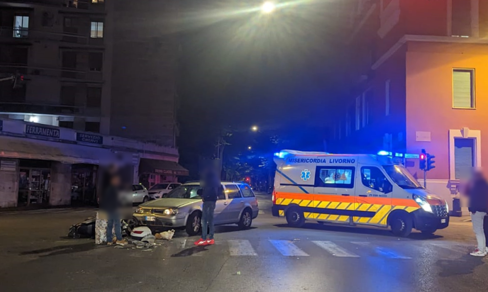 Scontro tra un'auto e uno scooter in viale Marradi