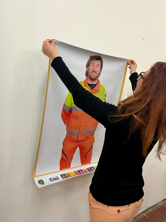 la ragazza che si vede nella foto è Silvia Tampucci responsabile del Dipartimento Gallerie Fiat