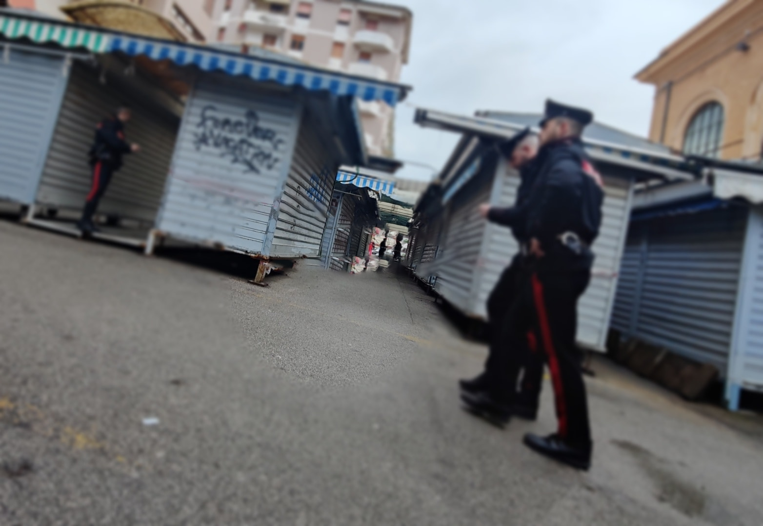 Maxi rissa all'alba in centro: oltre 20 stranieri coinvolti in mega rissa