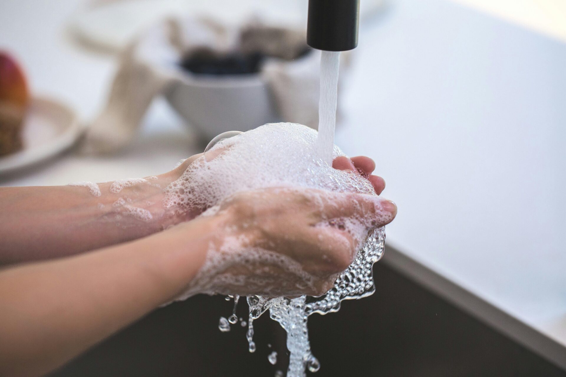 Foto di Burst: https://www.pexels.com/it-it/foto/acqua-adulto-bagnato-h2o-545014/
