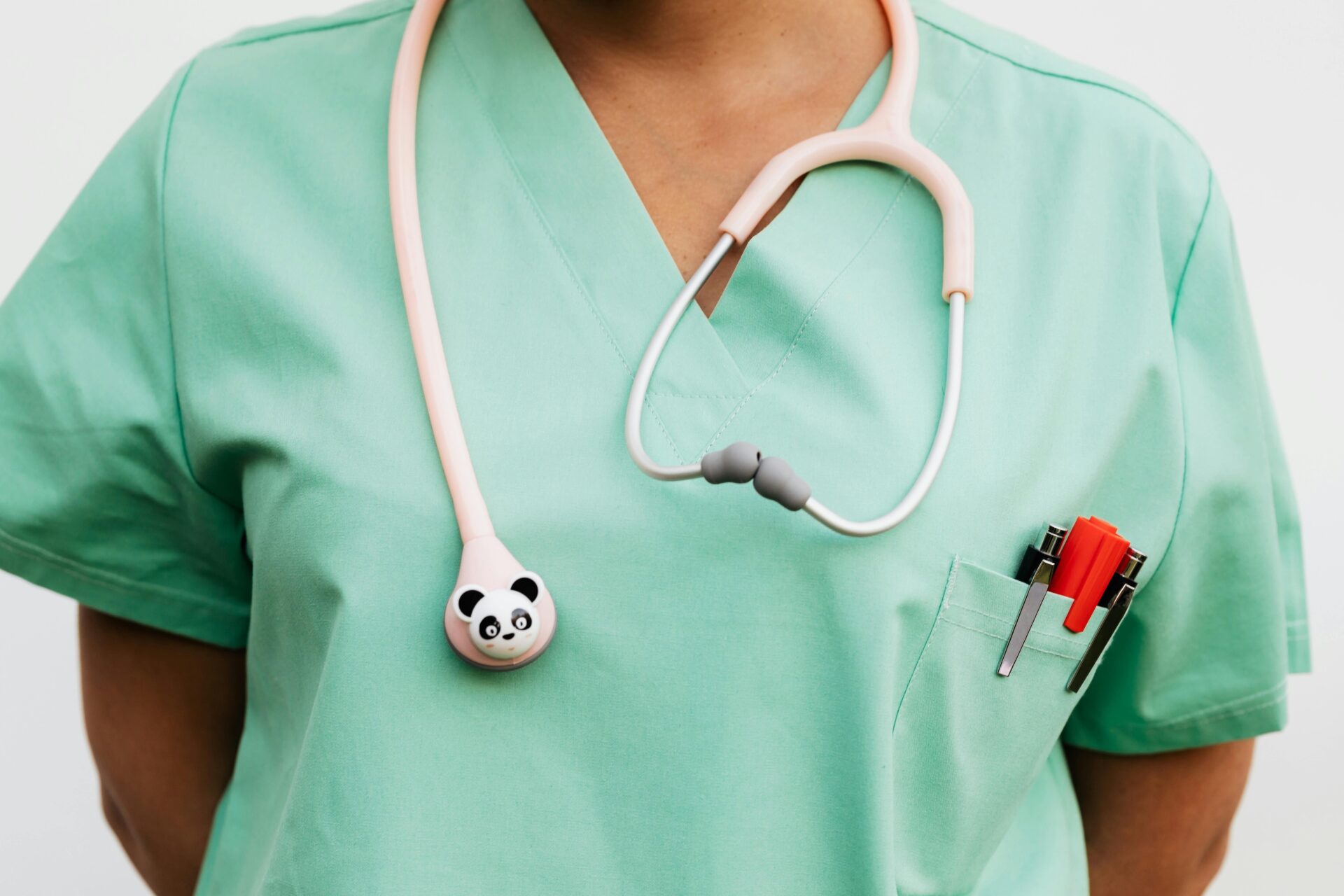 Foto di Photo By: Kaboompics.com: https://www.pexels.com/it-it/foto/medico-dottore-stetoscopio-professionista-medico-5206934/