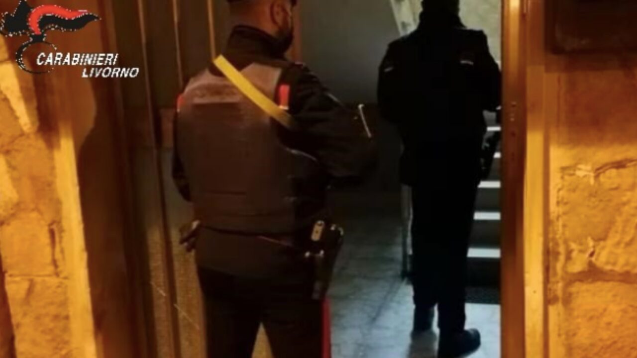 Carabinieri in operazione antidroga a Livorno