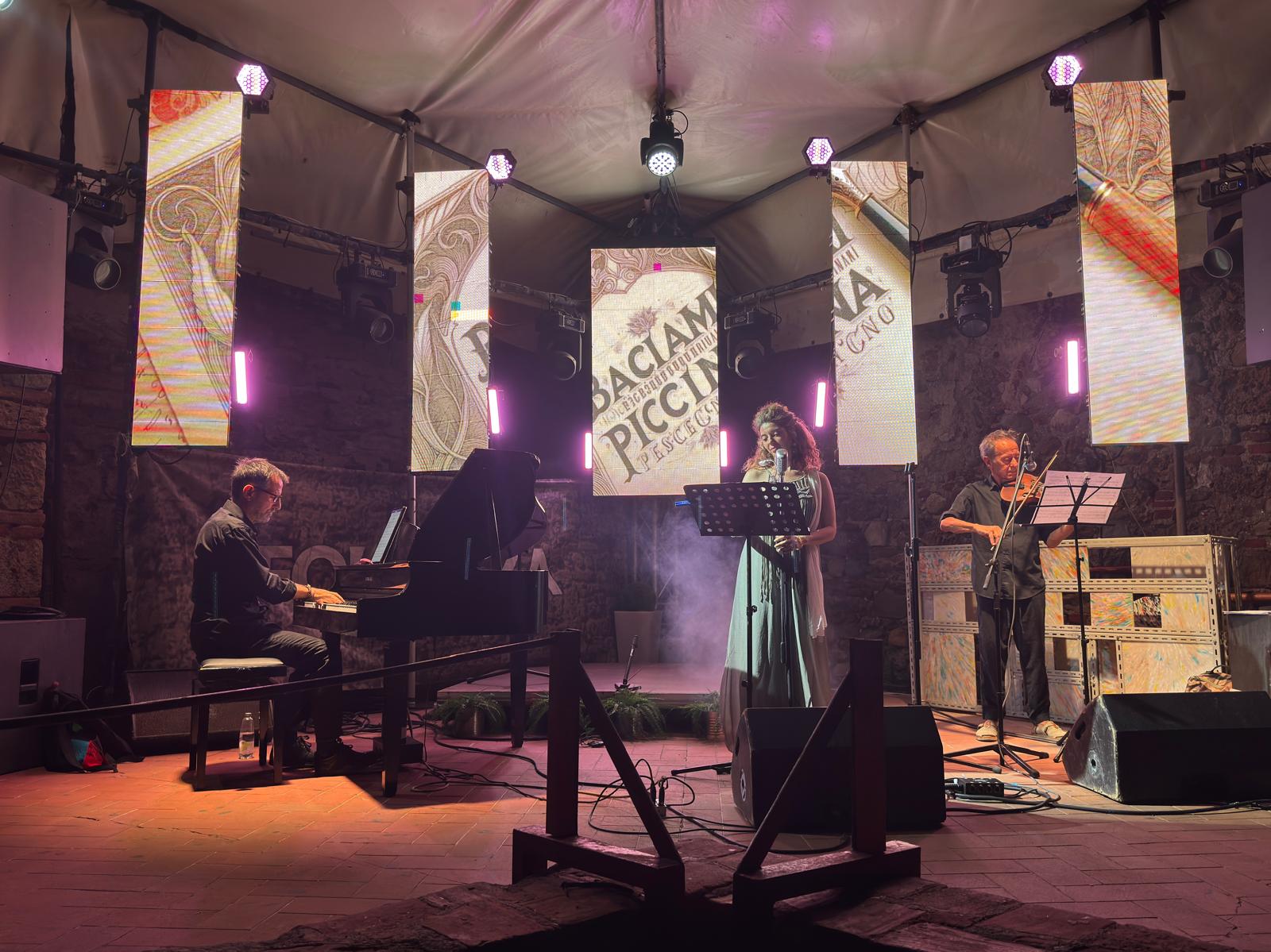 Ensemble Baciami Piccina si esibisce in concerto di swing italiano a Villa Trossi Livorno