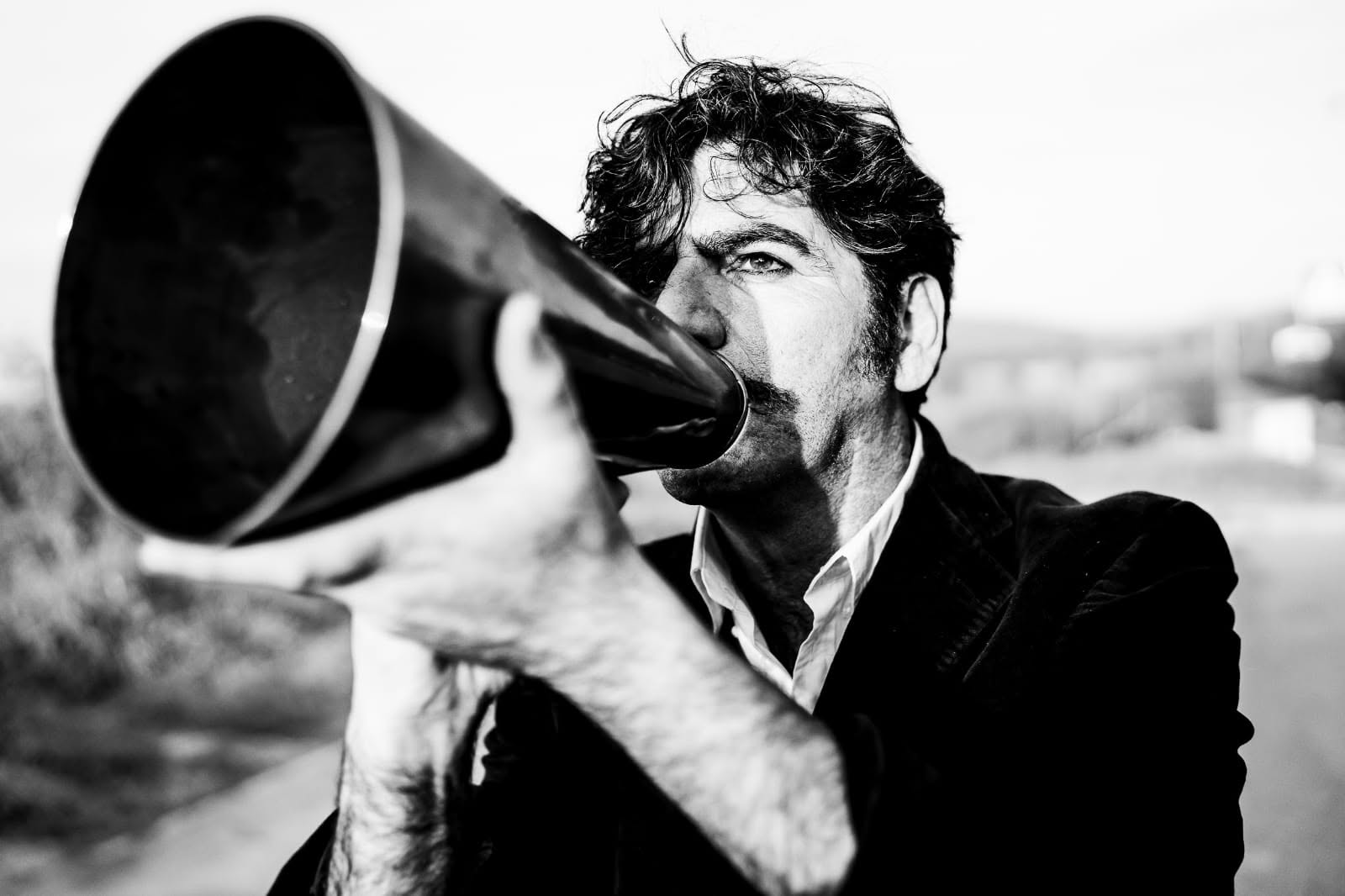 Artisti sul palco della Fortezza Nuova di Livorno durante il concerto One Love Again per Gaza