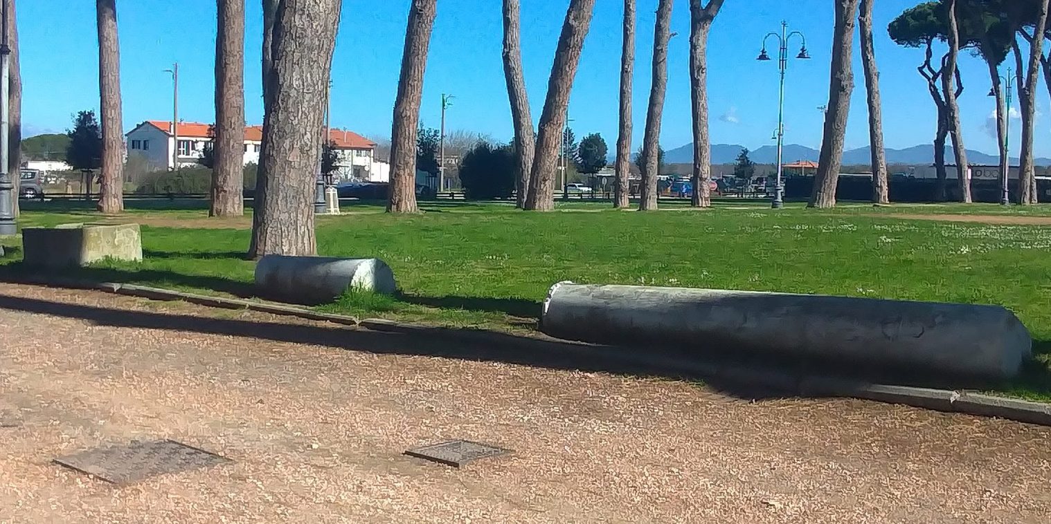 Pattuglia della Polizia Locale al parco del Cisternino di Livorno