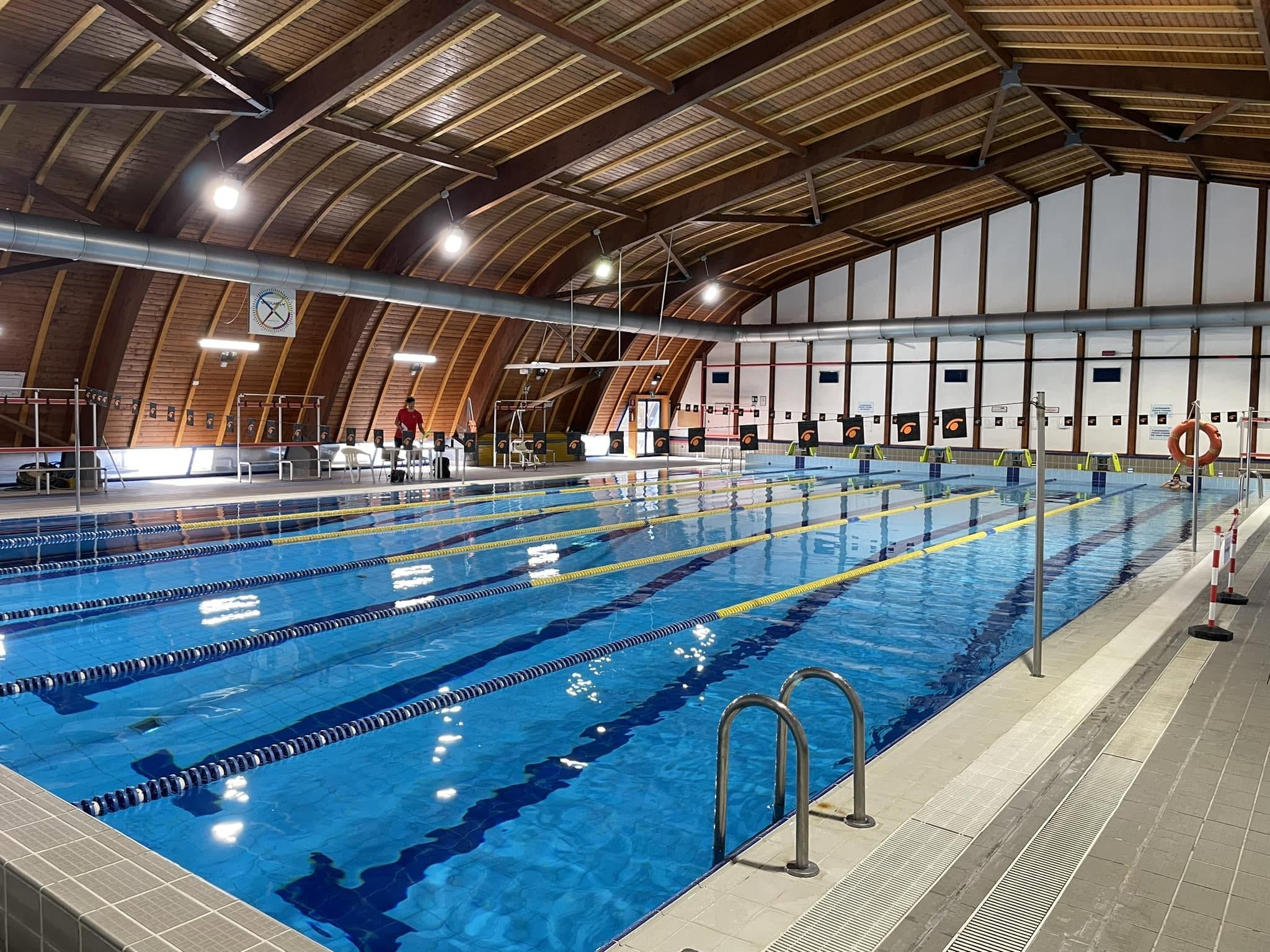 Piscina della Mazzanta a Vada con lavori in corso per la riapertura
