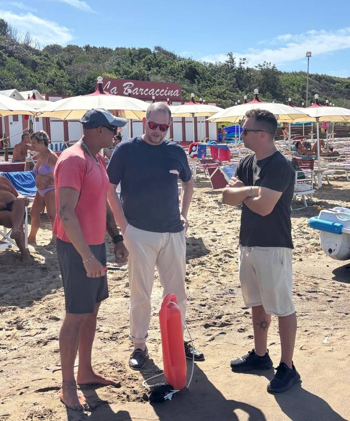 Bagnino Andrea Cretaio salva un 14enne trascinato dalla corrente a San Vincenzo