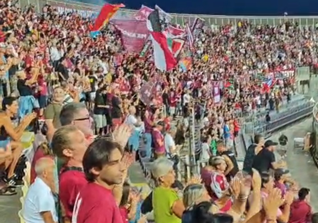 Giocatori del Livorno festeggiano la vittoria ai rigori contro il Novara in Coppa Italia Serie C