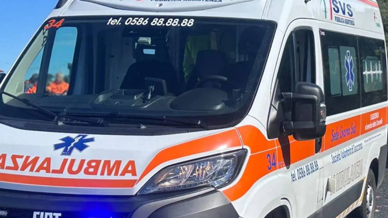 Soccorsi agli scogli dell'Accademia di Livorno dopo il malore di Patrizia Morlè